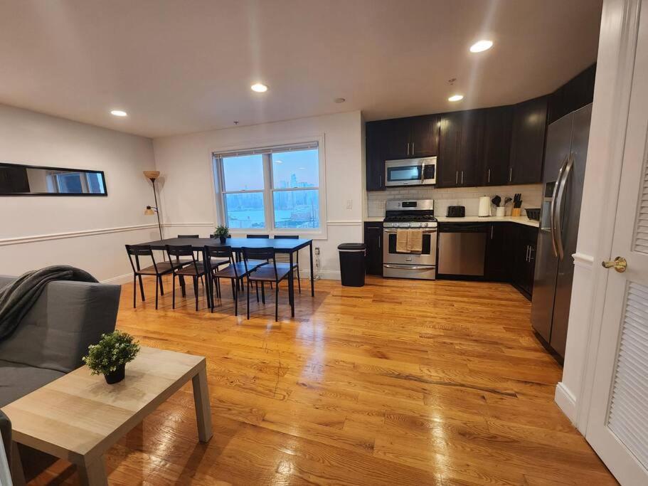 Апартаменты Luxurious 2 Bed ! Mins To Nyc! Юнион-Сити Экстерьер фото