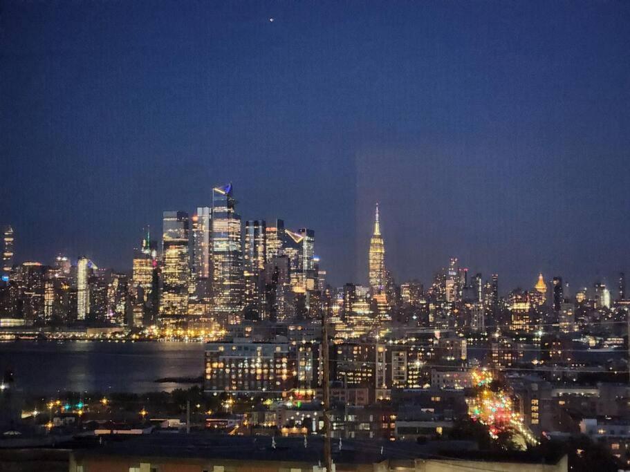 Апартаменты Luxurious 2 Bed ! Mins To Nyc! Юнион-Сити Экстерьер фото