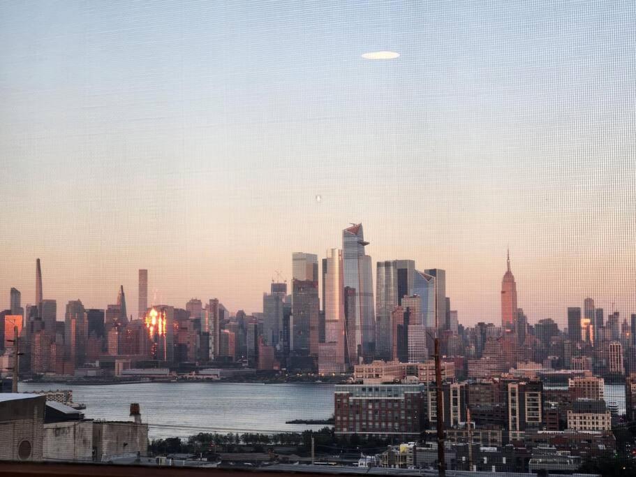 Апартаменты Luxurious 2 Bed ! Mins To Nyc! Юнион-Сити Экстерьер фото