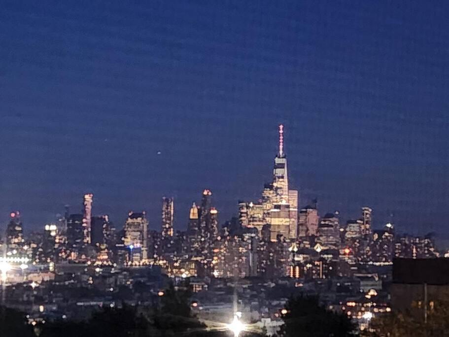 Апартаменты Luxurious 2 Bed ! Mins To Nyc! Юнион-Сити Экстерьер фото