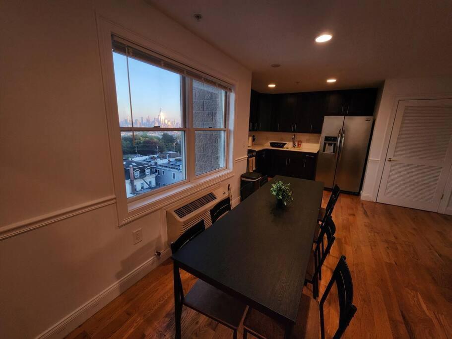 Апартаменты Luxurious 2 Bed ! Mins To Nyc! Юнион-Сити Экстерьер фото