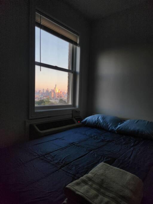 Апартаменты Luxurious 2 Bed ! Mins To Nyc! Юнион-Сити Экстерьер фото